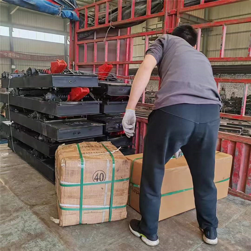 華礦集團(tuán)熱銷(xiāo)產(chǎn)品阻車(chē)器發(fā)往遼寧